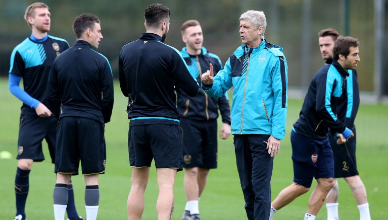 Wenger en entrenamiento con el Arsenal