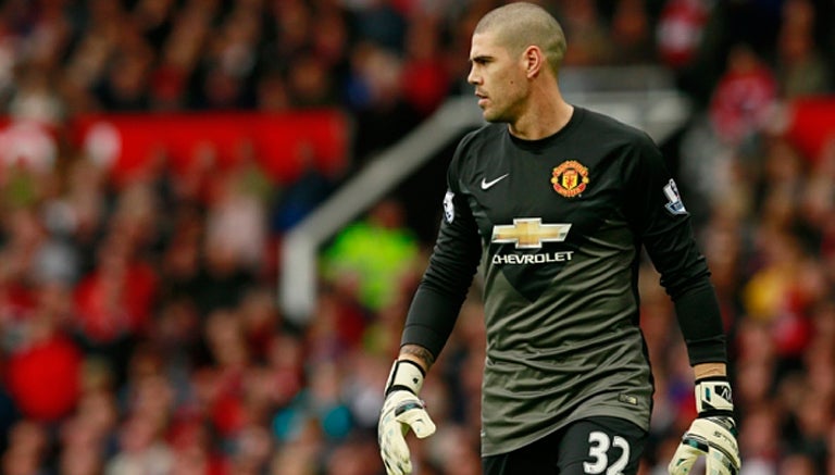 Víctor Valdés, en un partido con el Manchester United