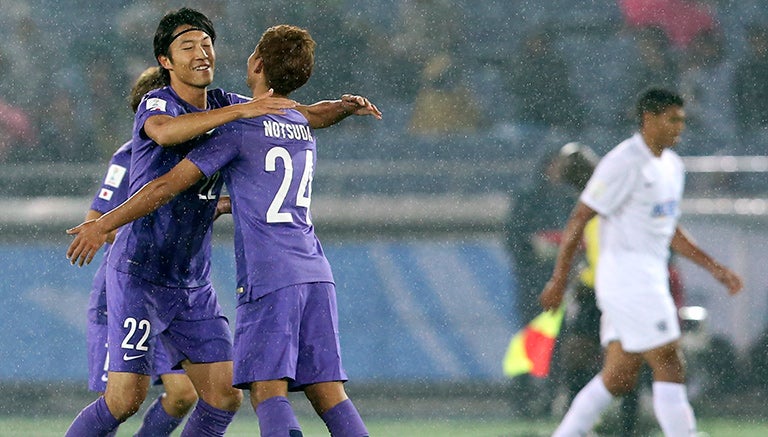 Yusuke Minagawa celebra su gol con Sanfrecce Hiroshima 