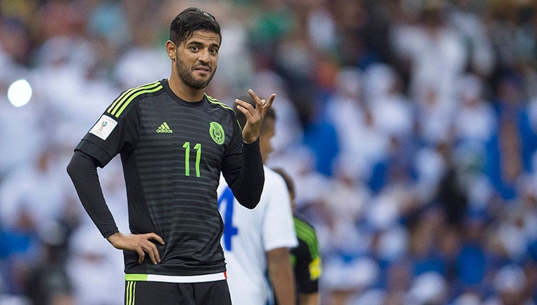 Carlos Vela, en un partido con el Tri