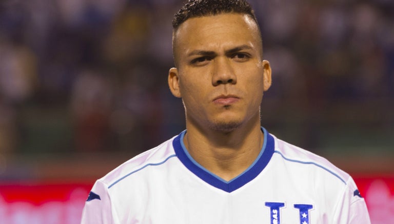 Peralta en partido con Honduras