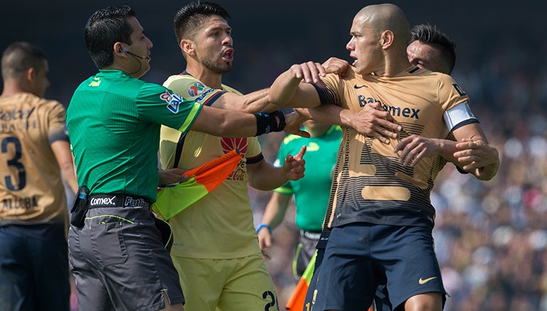 Oribe reclama a Verón tras la Semifinal