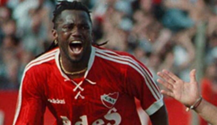 Albeiro Usuriaga celebrando un gol con el Independiente