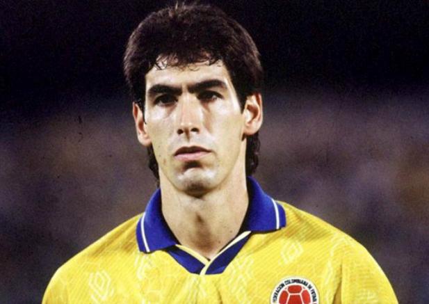 Andrés Escobar con la playera de la Selección de Colombia