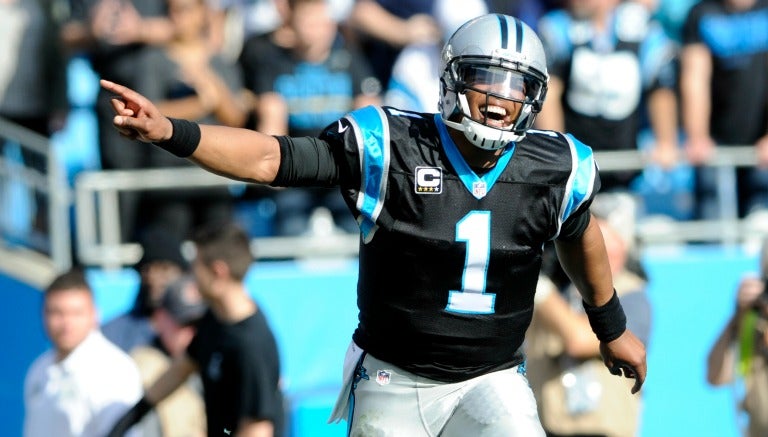 Cam Newton durante el partido de Carolina