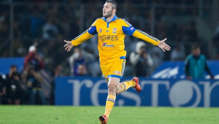 André-Pierre Gignac celebrando su anotación contra Pumas