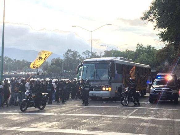 Así llegó la Rebel al estadio