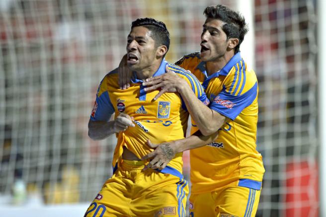 Aquino celebra su gol contra Pumas 