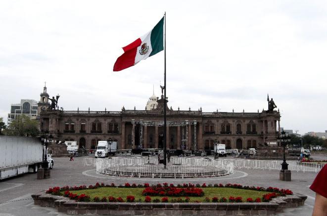 Asi lucen los preparativos en la Macroplaza 