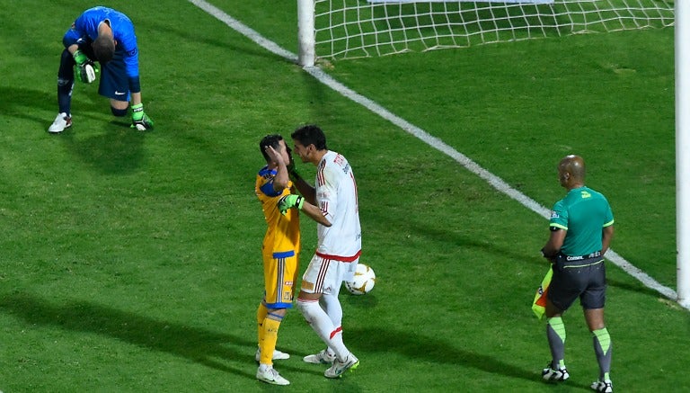 Guzmán y Jiménez celebrando el título de Tigres