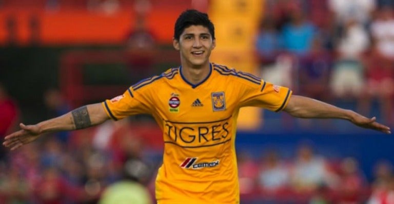 Pulido celebra un gol con los Tigres