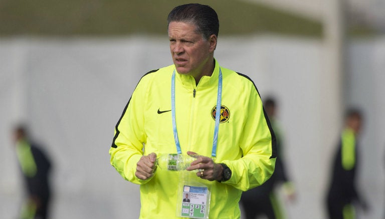 Ricardo Peláez observa entrenamiento de del América