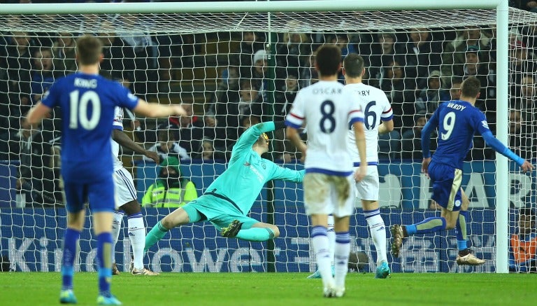 Vardy marcando el primer gol del partido