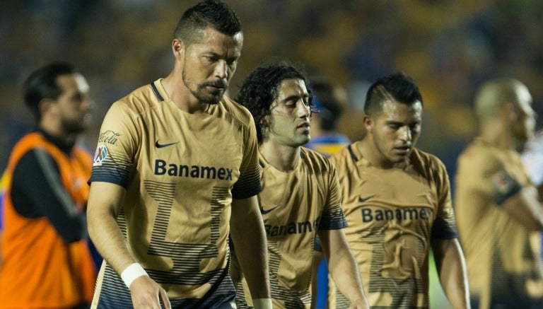 Dante López sale del campo tras la Final contra Tigres