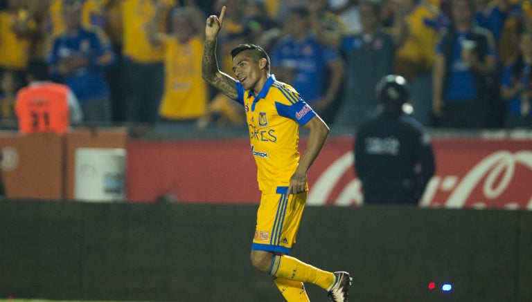 Aquino celebra tras marcar en la Final