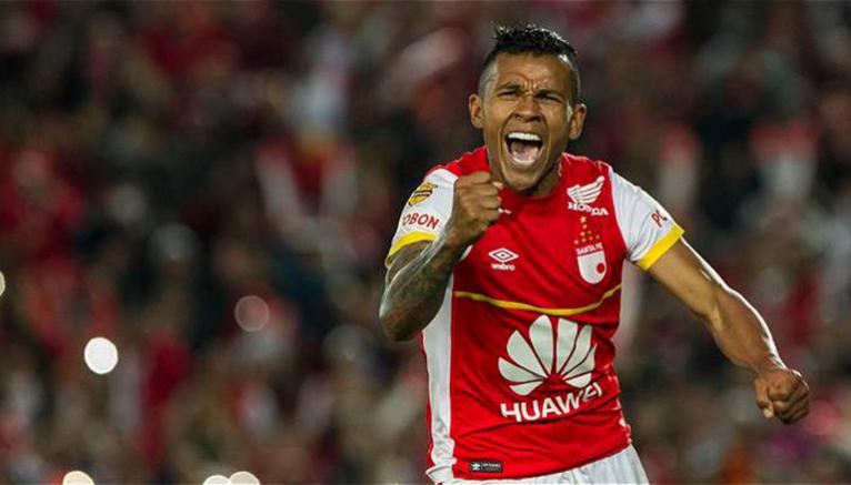 Wilson Morelo en un partido con Independiente de Santa Fe 