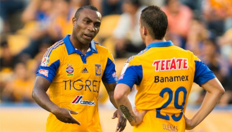 Joffre Guerrón en partido con Tigres