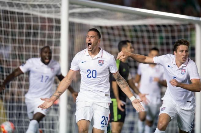 Geoff Cameron celebra un gol de Estados Unidos