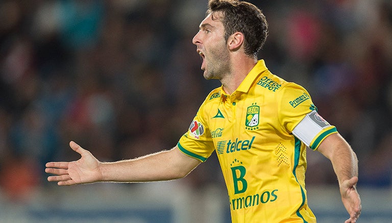 Boselli celebra en un partido con León