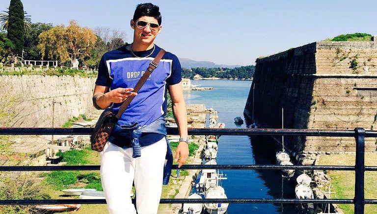 Alan Pulido comparte una foto en Grecia