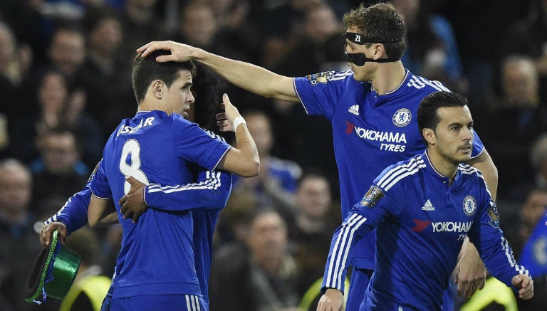 Jugadores del Chelsea festejan un gol