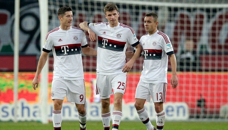 Müller, Lewandowski y Rafinha celebran el gol del triunfo