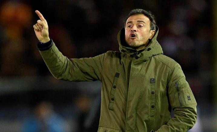 Luis Enrique da indicaciones en entrenamiento del Barcelona