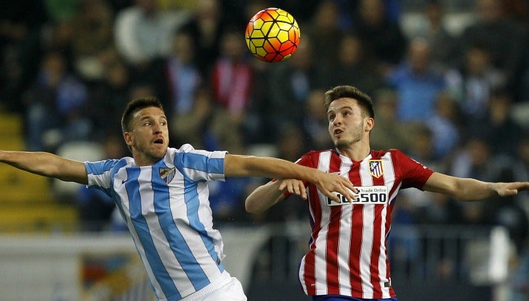 Saúl Ñiguez pelea un balón con Ignacio Camacho durante el partido