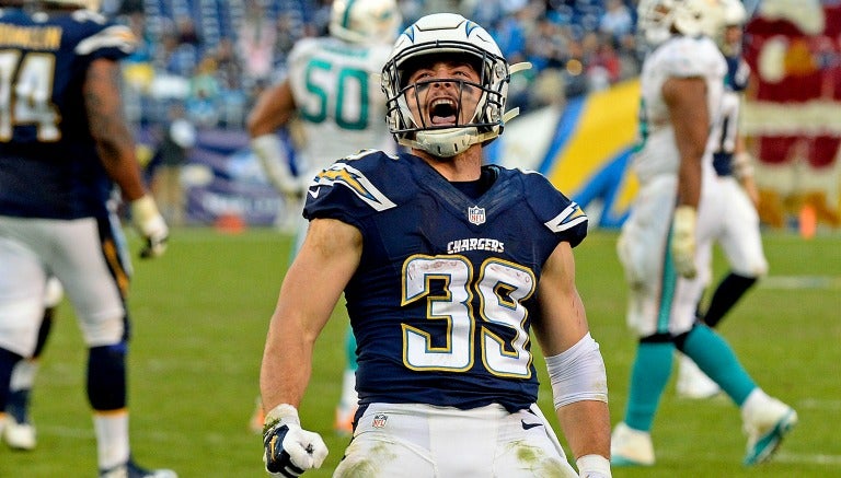 Danny Woodhead celebra uno de sus cuatro TD