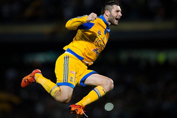 Gignac brinca tras marcar en la Final del A2015