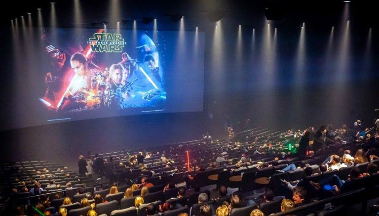 The Force Awakens al interior de una sala de cine