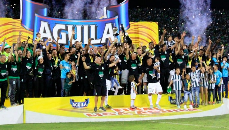 Jugadores de Atlético Nacional festejando el título