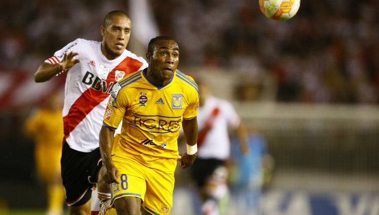 Guerrón en partido contra River