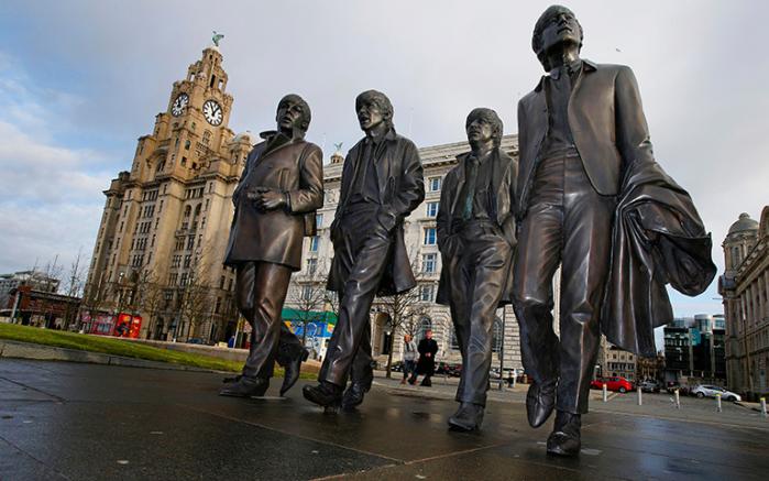 Una impresionante estatua de los Beatles