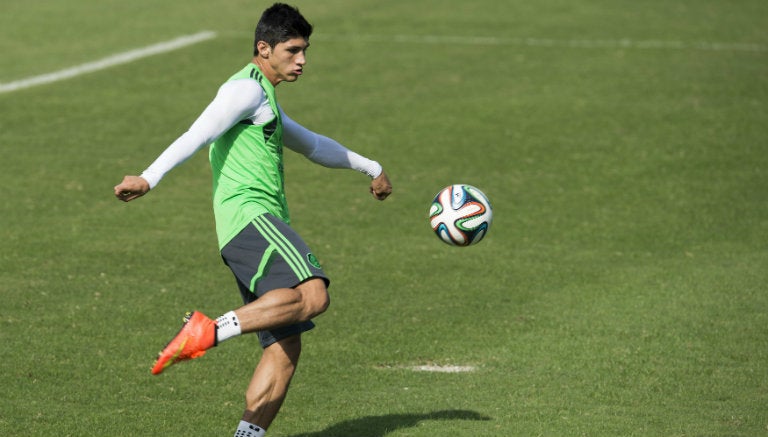 Alan Pulido en un entrenamiento de Selección Mexicana