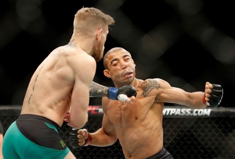 Conor McGregor noquea de un golpe a Jose Aldo