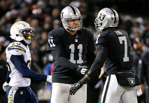 Sebastian Janikowski festeja el gol de campo del triunfo