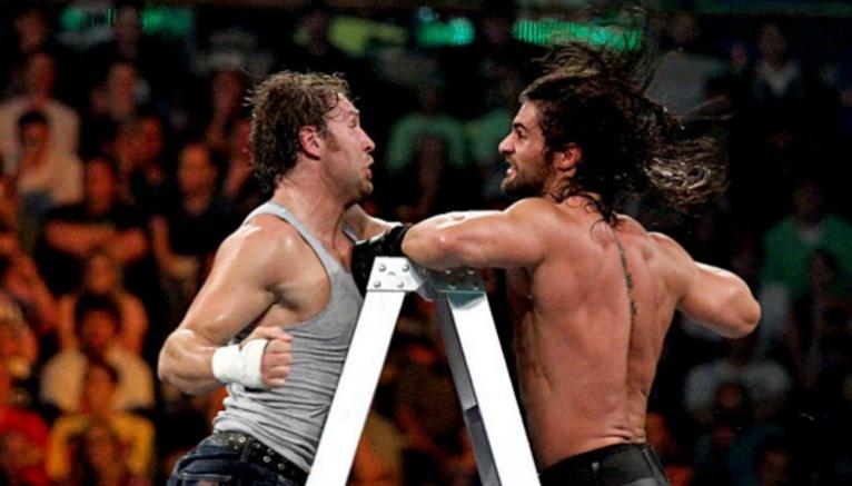 Momento en que Ambrose y Rollins luchan en MITB