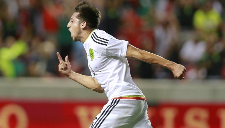 Héctor Herrera festeja gol contra Trinidad y Tobago