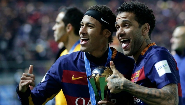 Neymar posa a junto a Dani Alves