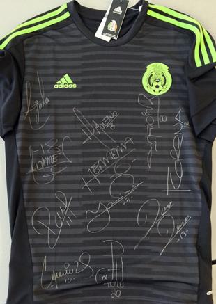 Así luce el jersey autografiado de México 