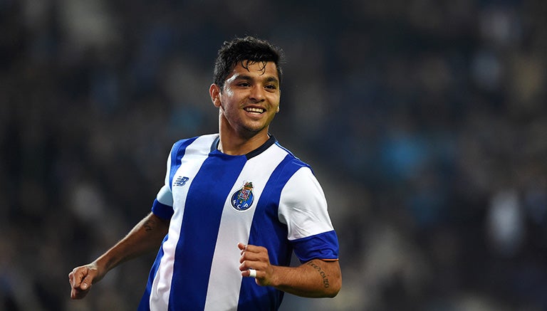 Tecatito Corona en partido con el Porto 