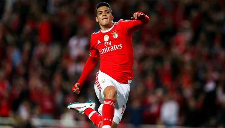 Jiménez celebra tras marcar con Benfica