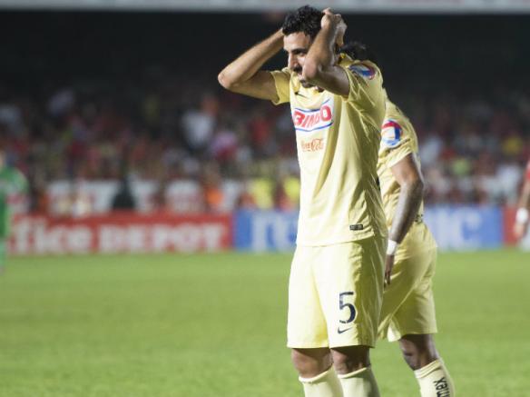 Cristian Pellerano se lamenta en juego del América 