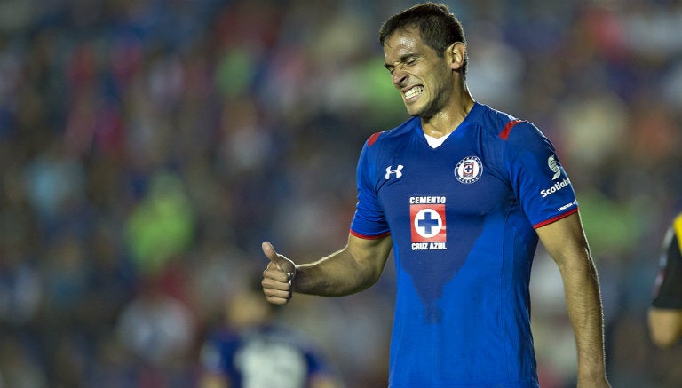 Roque Santa Cruz se lamenta en juego con Cruz Azul 