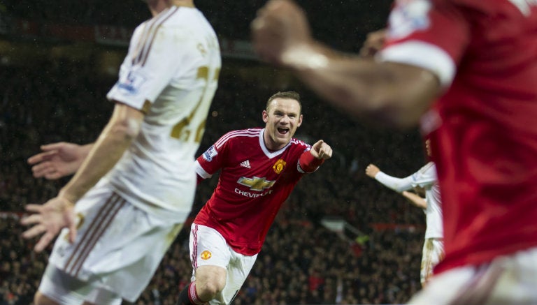 Wayne Rooney festeja un gol con el Manchester United