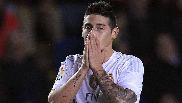 James Rodríguez se lamenta en duelo con el Madrid