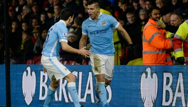 Kun Agüero celebrando su anotración con Navas