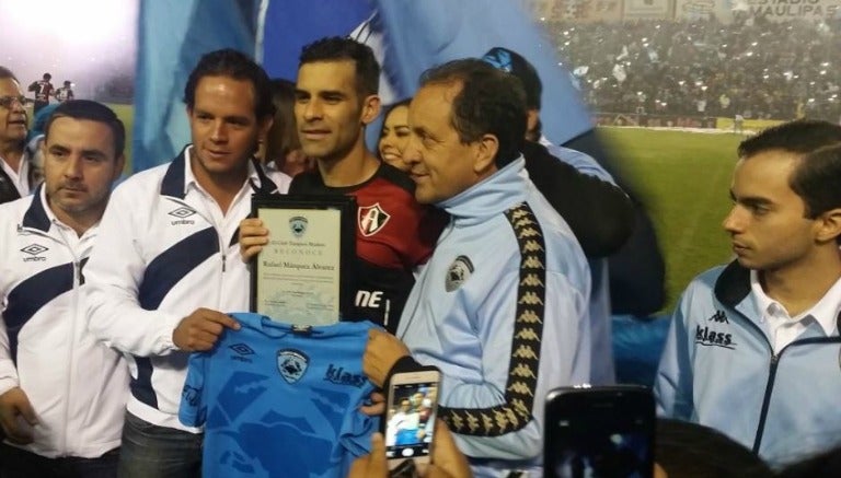 Rafa Márquez recibe su reconocimiento