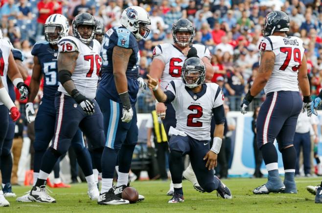 B.J. Daniels celebra un primero y diez de los Texanos